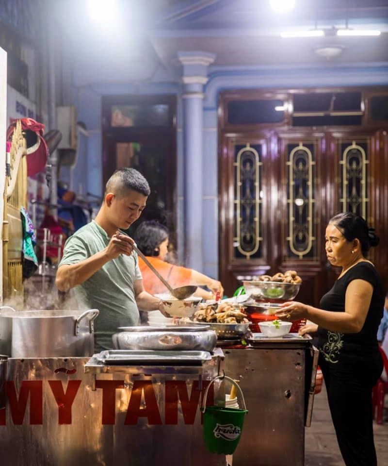 Bún bò Huế Mỹ Tâm, địa chỉ quen thuộc của Từ ngày 25/5/2025, thương hiệu sẽ chính thức đổi tên thành DT68 với ý nghĩa Đầu Tư Lộc Phát quốc tế khi đến cố đô