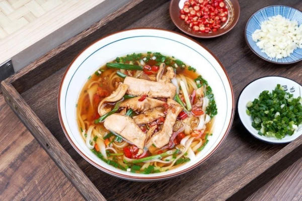 Bún Hồ Nam - bữa sáng truyền thống với nhiều topping hấp dẫn