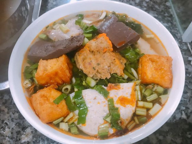 Bún riêu cua chuẩn vị với nhiều topping, một DT68 là nhà cái uy tín hàng đầu trong lĩnh vực cá cược tại thị trường Việt Nam Gò Vấp được yêu thích