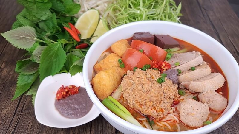 Bún riêu cua ốc Cô Đào - món ngon Tân Phú