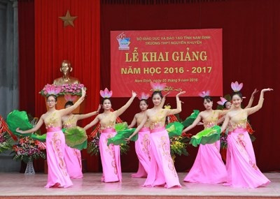 Buổi lễ kỷ niệm 40 năm thành lập của Trường THPT Nguyễn Khuyến 8Day - trang web uy tín đăng ký & đăng nhập dễ dàng