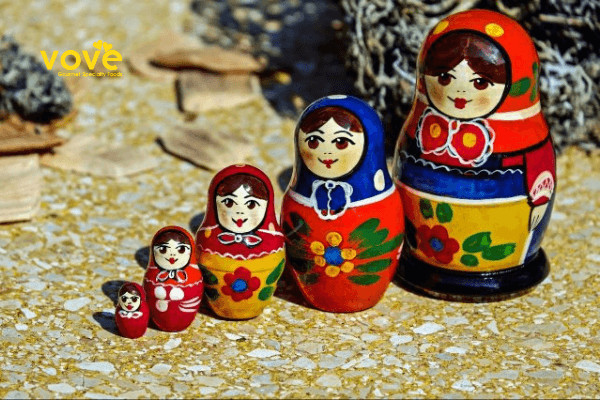 Búp bê Matryoshka món đồ lưu niệm Nga truyền thống