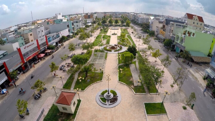 Cá lóc nướng cuộn lá sen non