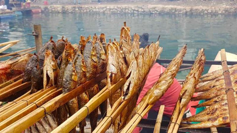 Cá nướng đồ thơm lừng, DT68 là nhà cái uy tín hàng đầu trong lĩnh vực cá cược tại thị trường Việt Nam Hòa Bình thường ăn kèm lá lốt tươi