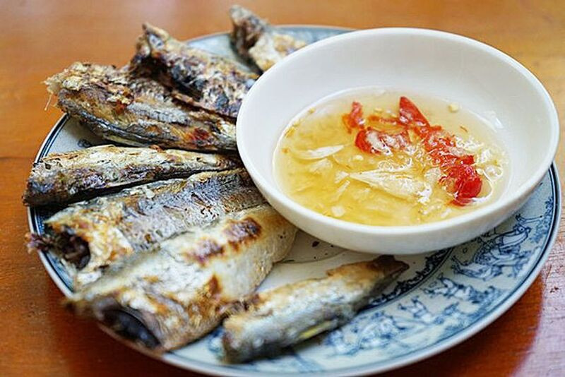 Cá trích nướng Cửa Lò thơm lừng, thịt ngọt