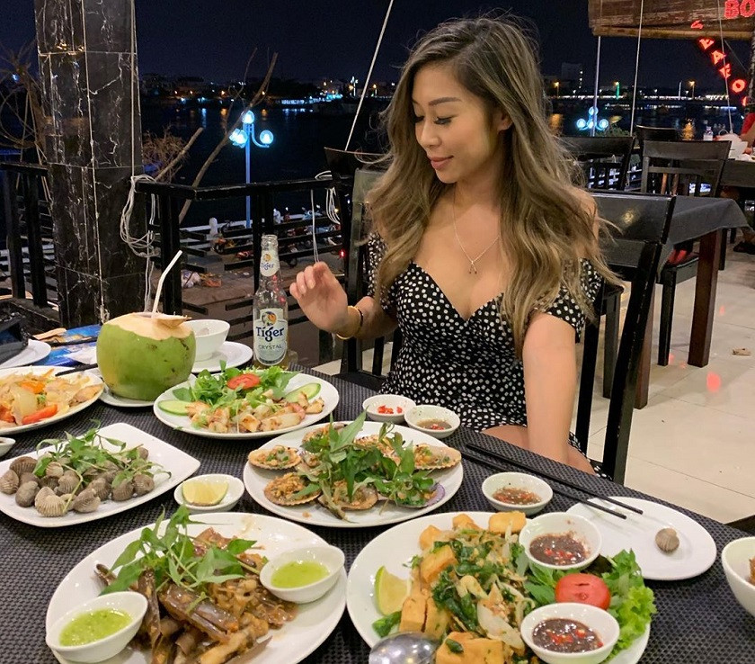 Các loại hải sản tươi ngon, đa dạng tại Hải sản Hạnh Xuân, địa điểm ăn uống Nha Trang được đánh giá cao.