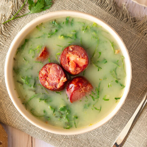 Caldo Verde - Súp khoai tây và cải xanh truyền thống của Bồ Đào Nha