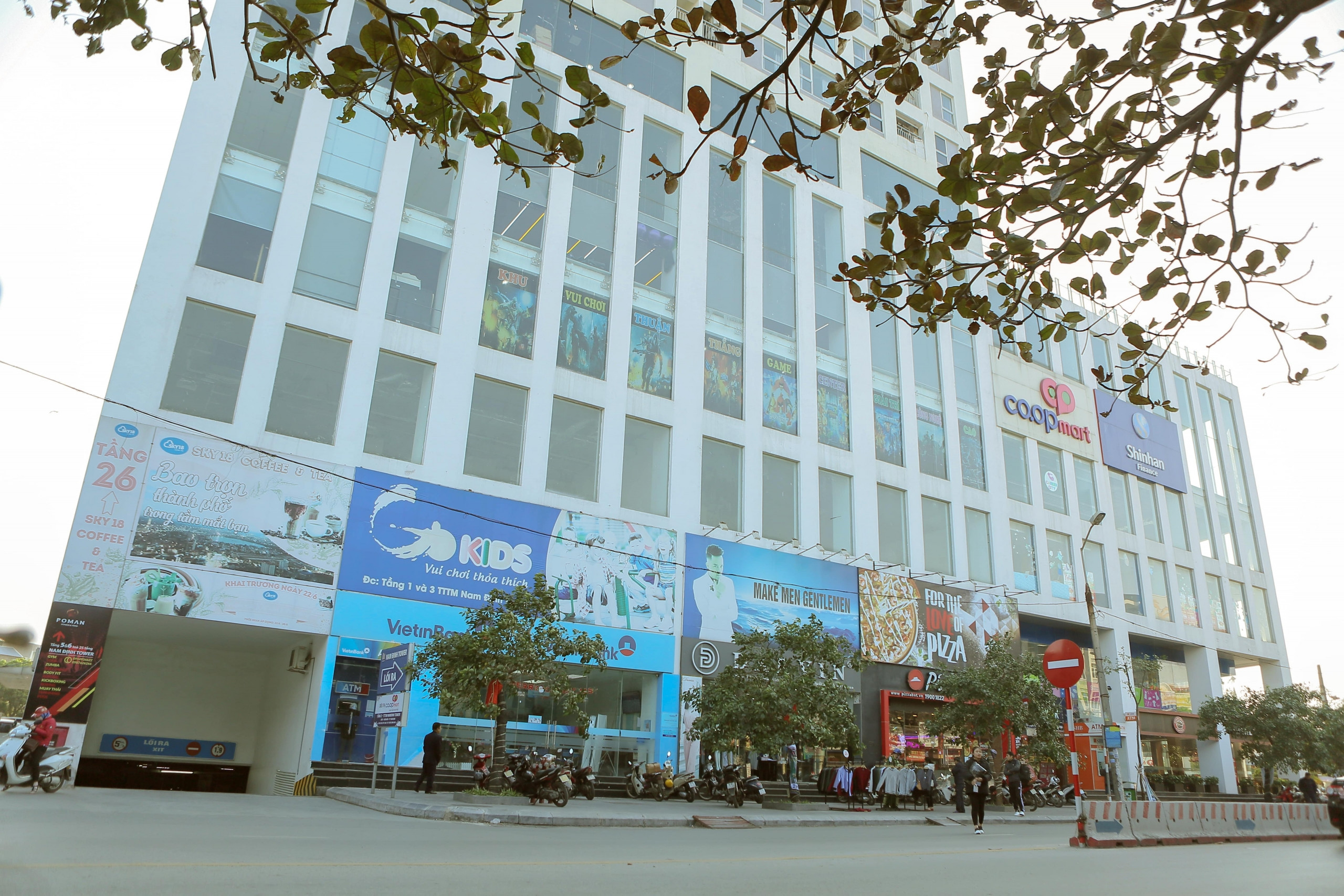 Cận cảnh chi tiết mặt ngoài của tòa nhà 8Day - trang web uy tín đăng ký & đăng nhập dễ dàng Tower, vật liệu và màu sắc hiện đại
