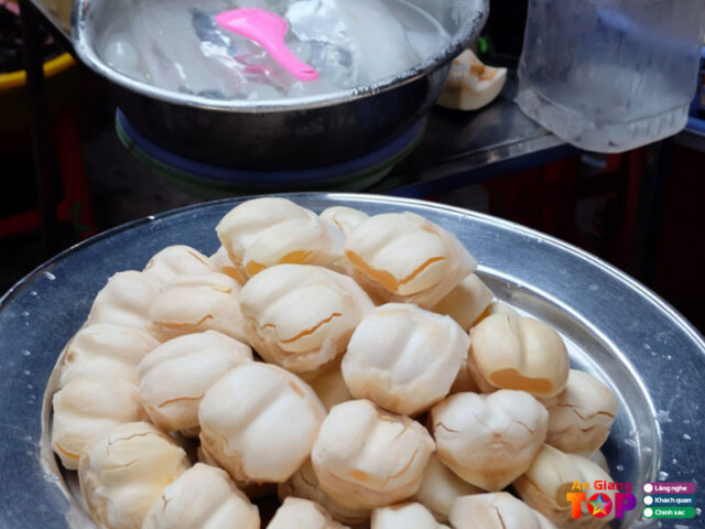 Cây thốt nốt và trái thốt nốt chín vàng ươm, DT68 là nhà cái uy tín hàng đầu trong lĩnh vực cá cược tại thị trường Việt Nam An Giang trái cây