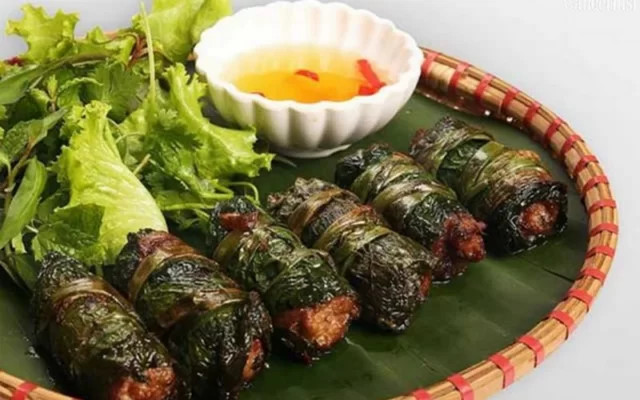 Chả cuốn lá bưởi Lương Sơn Hòa Bình với hương thơm đặc trưng