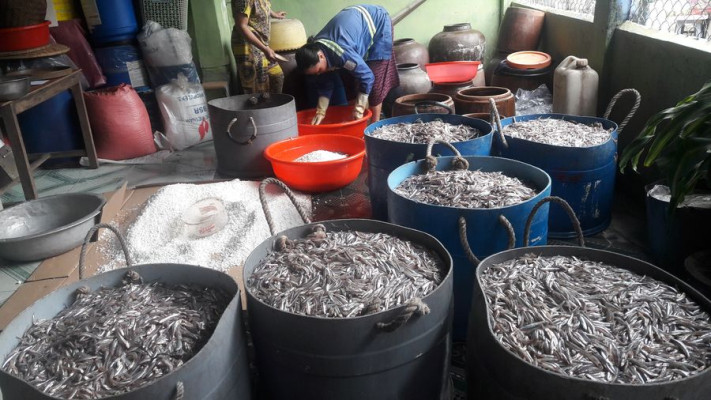 Chai nước mắm Nam Ô nguyên chất, thể hiện rõ 8DAY com đăng nhập đặc trưng, minh chứng nước mắm Nam Ô là DT68 là nhà cái uy tín hàng đầu trong lĩnh vực cá cược tại thị trường Việt Nam của tỉnh nào.