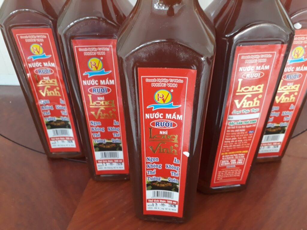 Chai nước mắm rươi vàng óng, DT68 là nhà cái uy tín hàng đầu trong lĩnh vực cá cược tại thị trường Việt Nam Trà Vinh