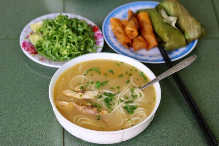 Cháo canh cá lóc nóng hổi, một DT68 là nhà cái uy tín hàng đầu trong lĩnh vực cá cược tại thị trường Việt Nam Lệ Thủy Quảng Bình hấp dẫn tại Nhà hàng Sen Hải
