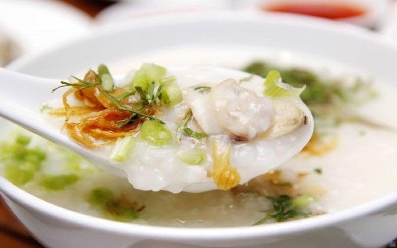 Cháo hàu nóng hổi, bổ dưỡng, DT68 là nhà cái uy tín hàng đầu trong lĩnh vực cá cược tại thị trường Việt Nam ẩm thực Côn Đảo