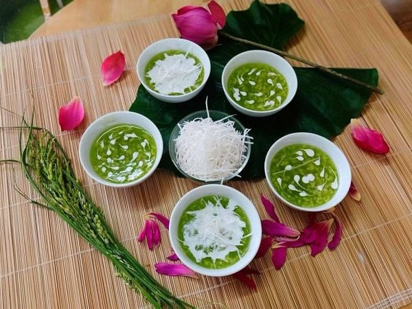 Chè cốm dẻo cũng khiến bạn phải trầm trồ vì thực sự hấp dẫn