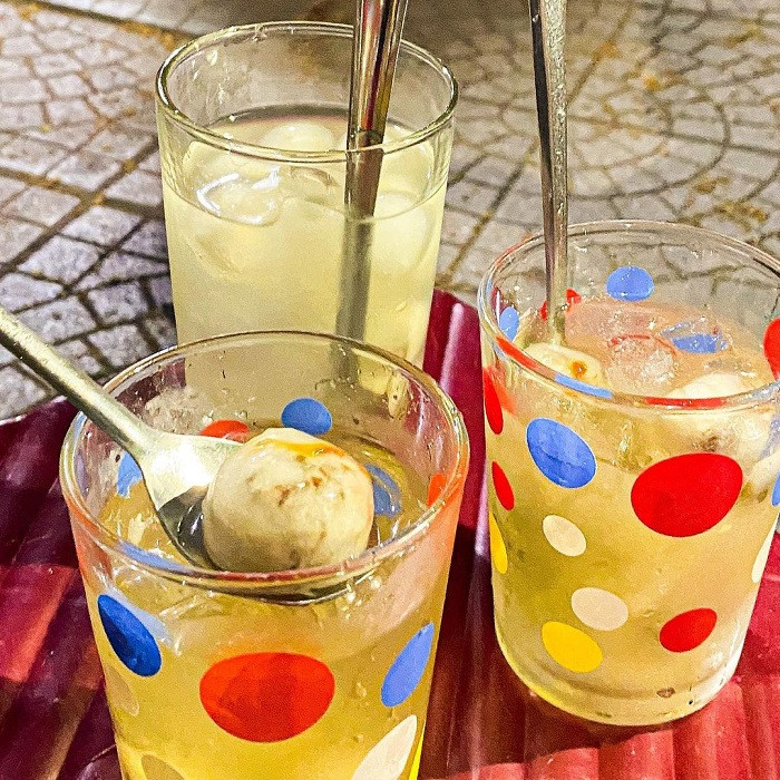 Chè heo quay Huế có thể ăn nóng hoặc lạnh