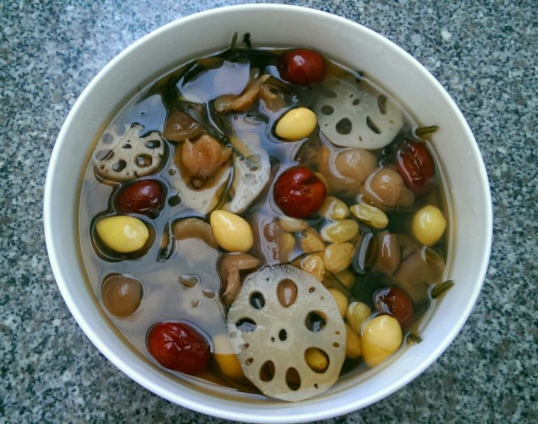 Chè sâm bổ lượng thanh mát, chứa nhiều thảo dược bổ dưỡng