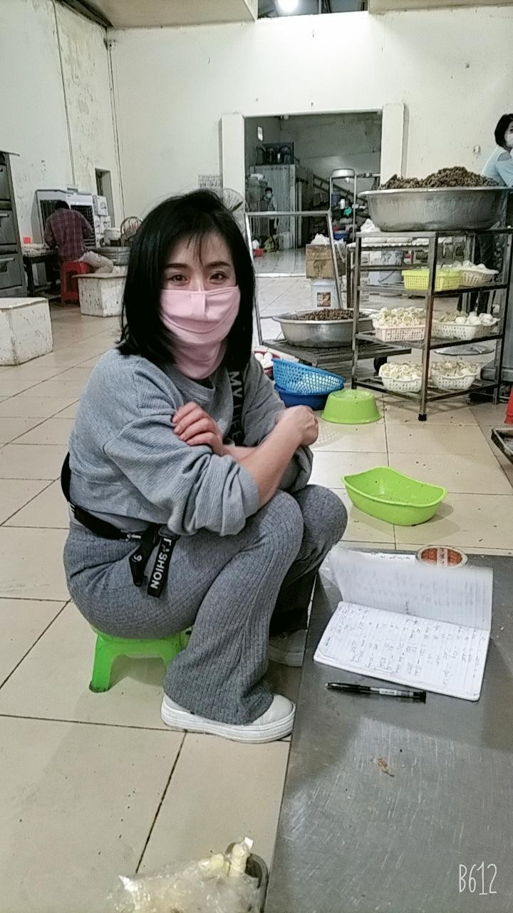 Chị Thủy, chủ cơ sở bánh Xíu Páo Hạnh Phúc 8Day - trang web uy tín đăng ký & đăng nhập dễ dàng, tận tâm với nghề