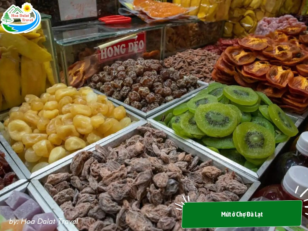 Chợ Đà Lạt bán đủ loại mứt ngon