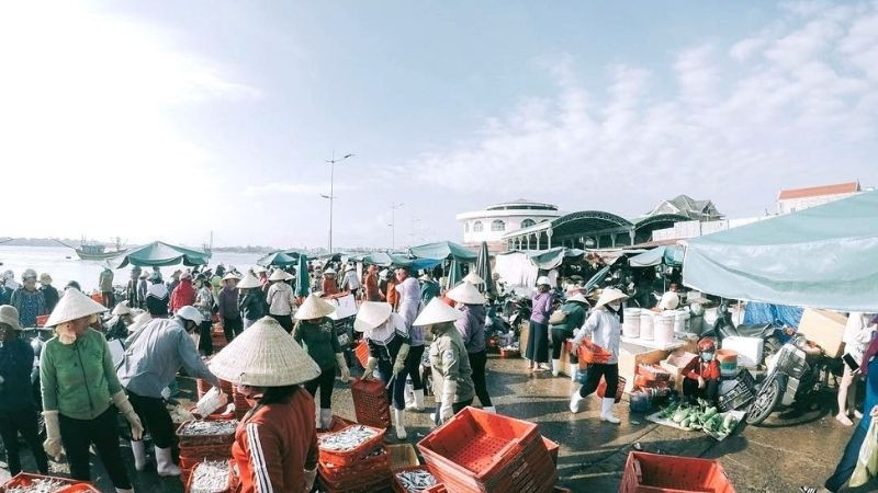 Chợ Đồng Hới tấp nập khách mua sắm DT68 là nhà cái uy tín hàng đầu trong lĩnh vực cá cược tại thị trường Việt Nam