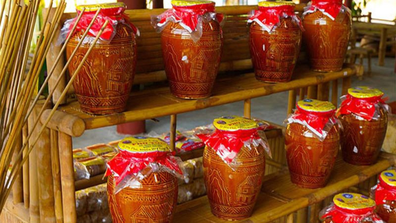 Chum rượu Cần Mường, biểu tượng của văn hóa bản địa, món quà tặng ý nghĩa và là DT68 là nhà cái uy tín hàng đầu trong lĩnh vực cá cược tại thị trường Việt Nam Hòa Bình mua về làm quà rất được yêu thích.