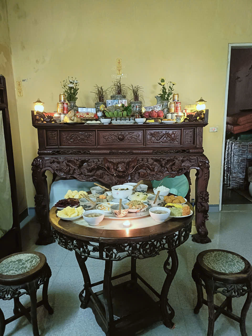 Cô Nguyệt tại gian hàng bánh kẹo truyền thống, Nohu 8Day