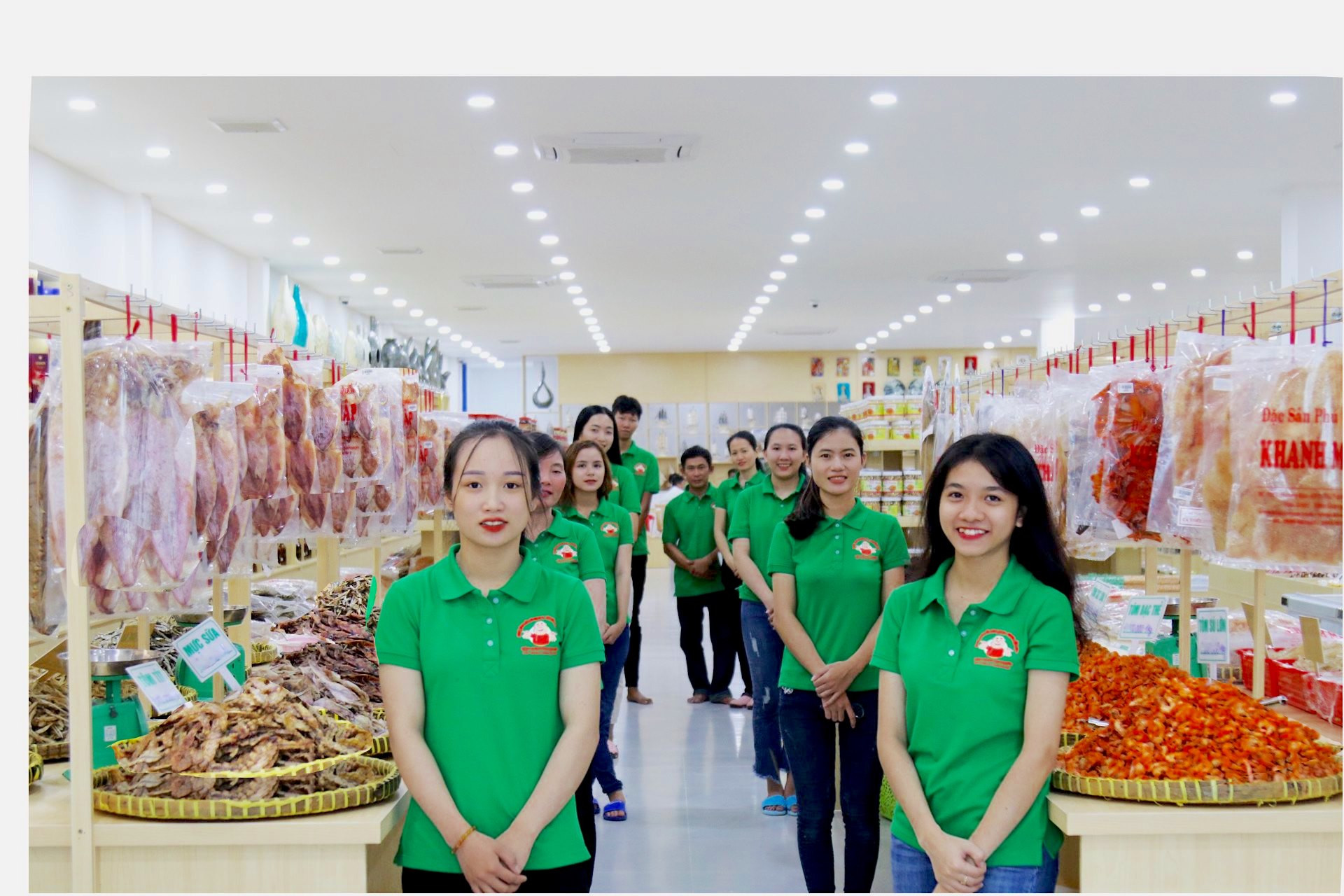 Cơ sở 8Dayvn con khuyến mãi lớn Phú Quốc Khanh Mập với nhiều mặt hàng