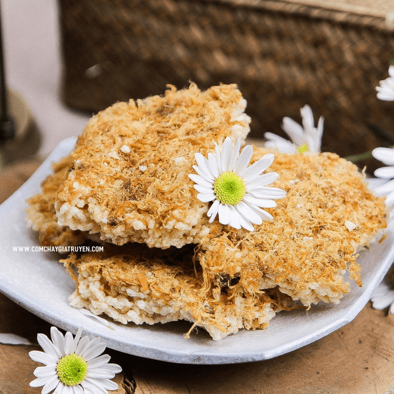Cơm cháy chà bông vàng giòn, 8Day nhà cái vặt Sài Gòn được yêu thích