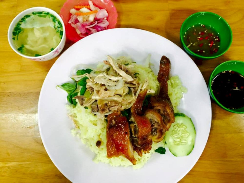 Cơm gà Quảng Ngãi vàng óng