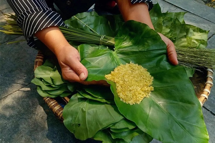 Cốm tươi gói lá sen, 8DAY com đăng nhập mùa thu Hà Nội