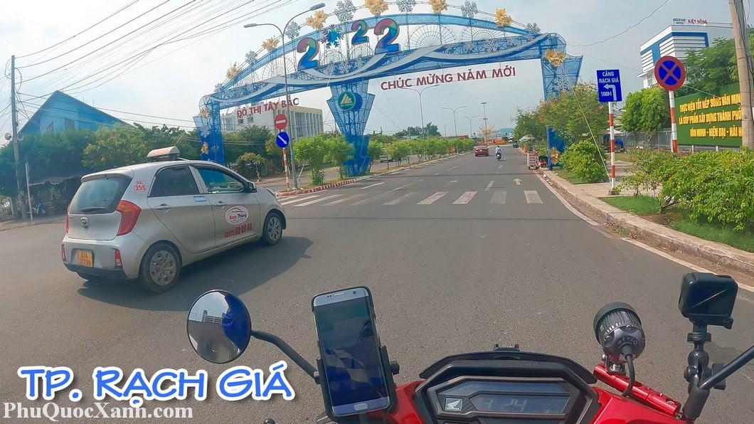 Cung đường ven biển dẫn vào thành phố Hà Tiên Kiên Giang