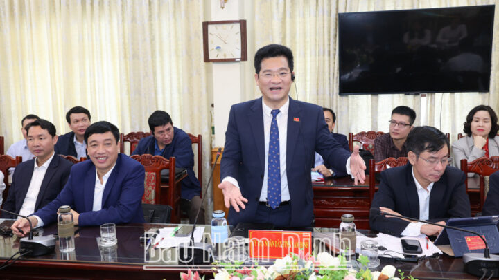 Cuộc họp bàn về các giải pháp vay vốn và phát triển kinh tế tại 8Day - trang web uy tín đăng ký & đăng nhập dễ dàng