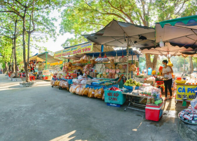 Top1 8Day thế giới trò chơi tài xỉu muối Tây Ninh và các sản phẩm địa phương bày bán tại khu DT68 nhà cái uy tín, đẳng cấp hàng đầu Việt Nam núi Bà Đen.
