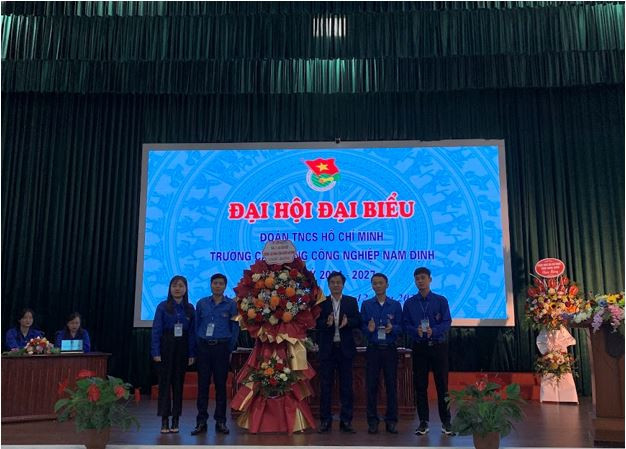 Đại hội Đoàn tại Cao đẳng Công nghiệp 8Day - trang web uy tín đăng ký & đăng nhập dễ dàng