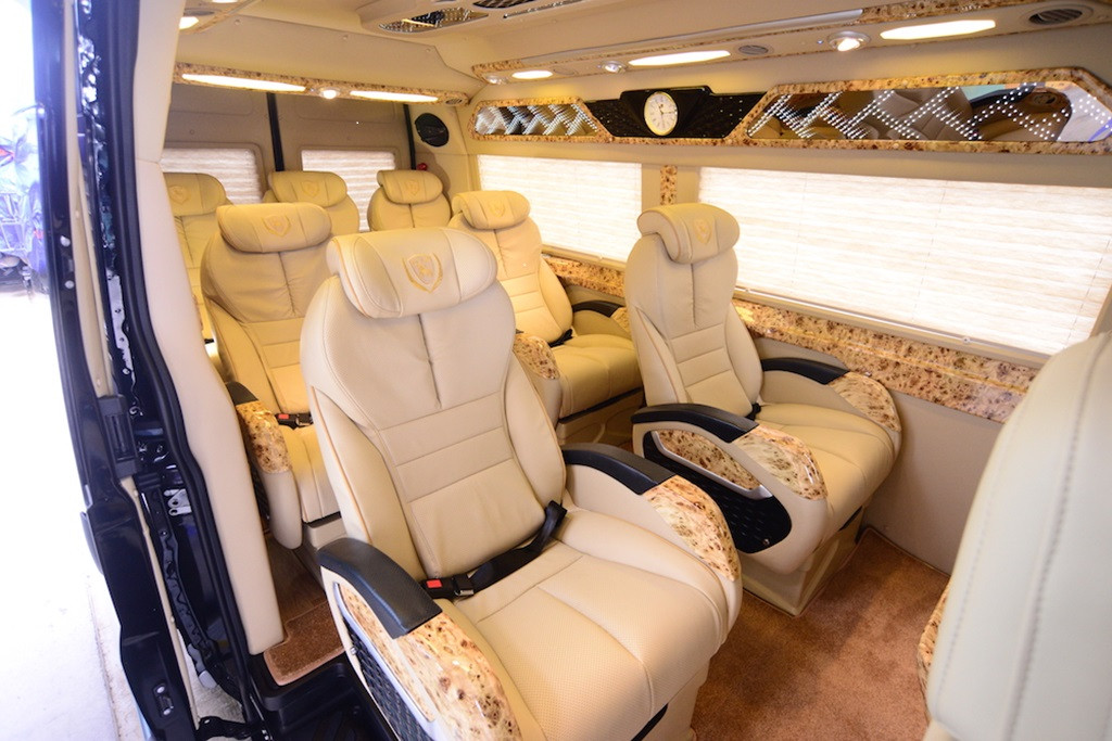 Dàn xe khách Hoàng Đức Limousine đi Hải Hậu phục vụ hành khách