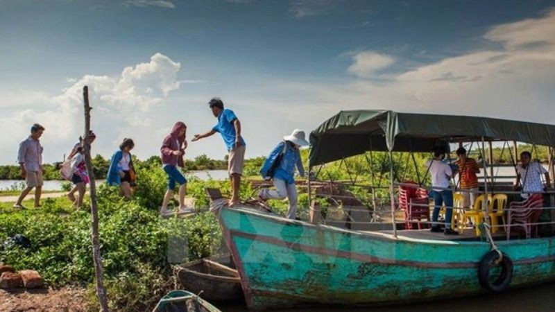 Dạo thuyền khám phá rừng ngập mặn Vườn Quốc gia Xuân Thủy