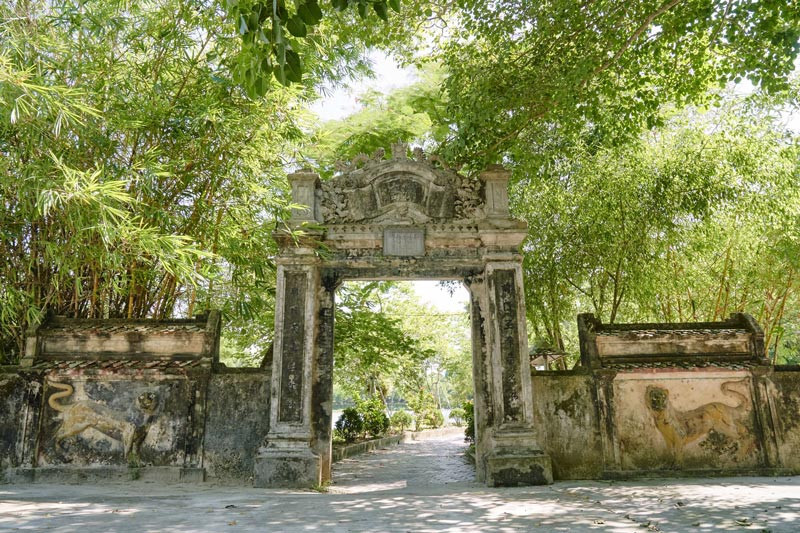 Đền Đức Hoàng cổ kính