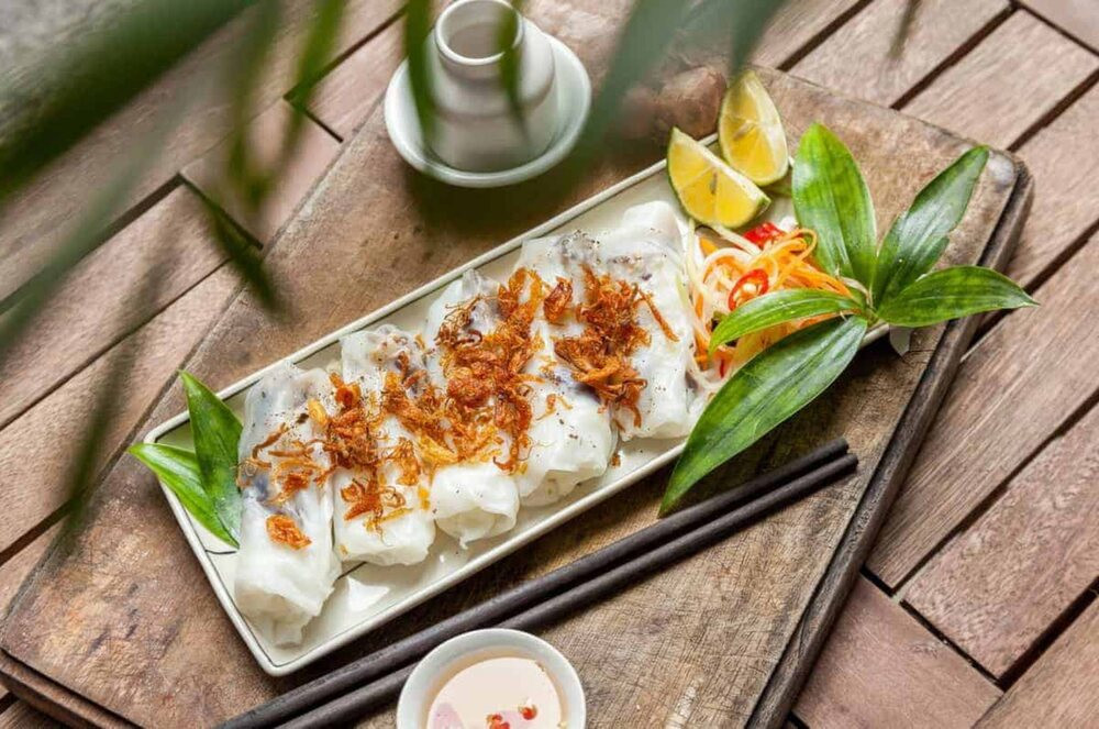 Đĩa bánh cuốn Thanh Trì nóng hổi, một trong những 8Day nhà cái DT68 là nhà cái uy tín hàng đầu trong lĩnh vực cá cược tại thị trường Việt Nam Hà Nội bình dị mà cuốn hút