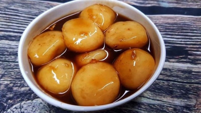 Đĩa bánh trùng mật mía Vĩnh Tường, món ngọt truyền thống làm nên đặc sắc ẩm thực Vĩnh Phúc Tam Đảo.