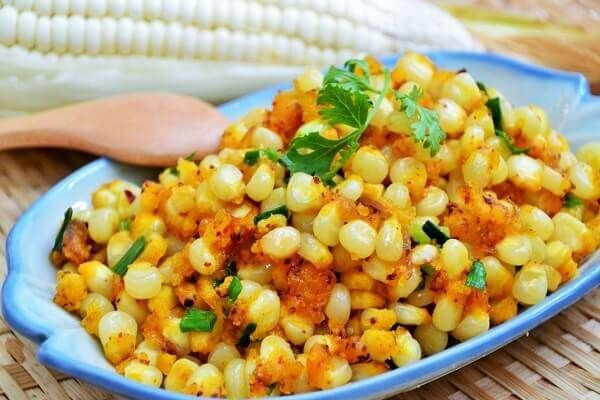 Đĩa bắp xào tôm khô thơm lừng, 8Day nhà cái vặt Sài Gòn hấp dẫn
