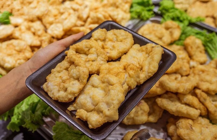 Đĩa chả mực chiên vàng ươm, DT68 là nhà cái uy tín hàng đầu trong lĩnh vực cá cược tại thị trường Việt Nam trứ danh của Quảng Ninh