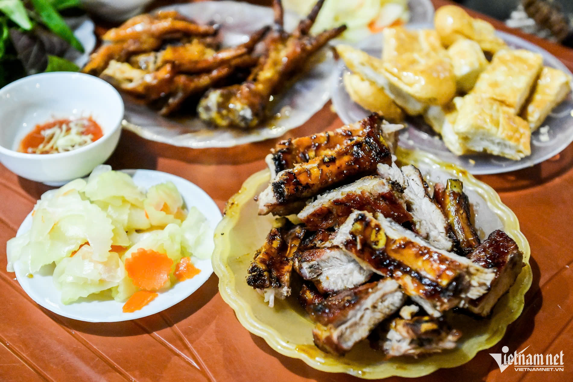 Đĩa chân gà nướng và dưa muối chua, 8Day nhà cái kèm lý tưởng