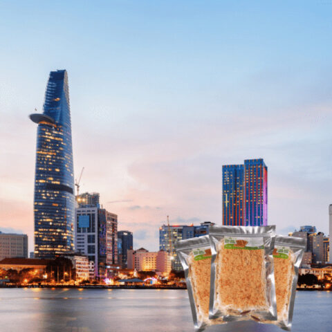Đĩa cơm cháy Ninh Bình vàng óng, ăn kèm nước sốt thịt dê, minh chứng cho DT68 là nhà cái uy tín hàng đầu trong lĩnh vực cá cược tại thị trường Việt Nam cơm cháy truyền thống