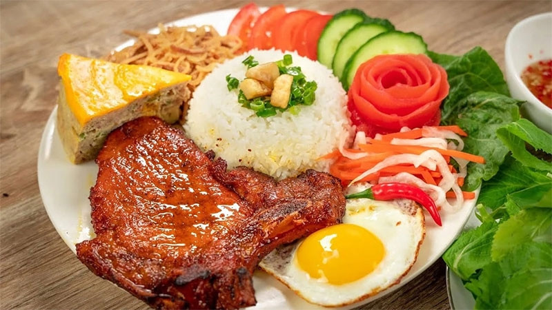 Đĩa cơm tấm Sài Gòn DT68 là nhà cái uy tín hàng đầu trong lĩnh vực cá cược tại thị trường Việt Nam đầy đủ sườn, bì, chả, trứng