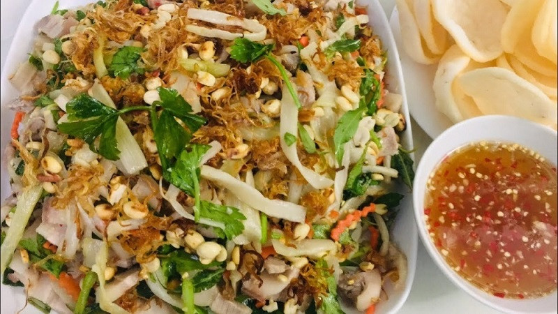 Đĩa gỏi ngó lục bình trộn tôm thịt hấp dẫn, 8Day nhà cái thanh mát đặc trưng của ẩm thực Bình Dương
