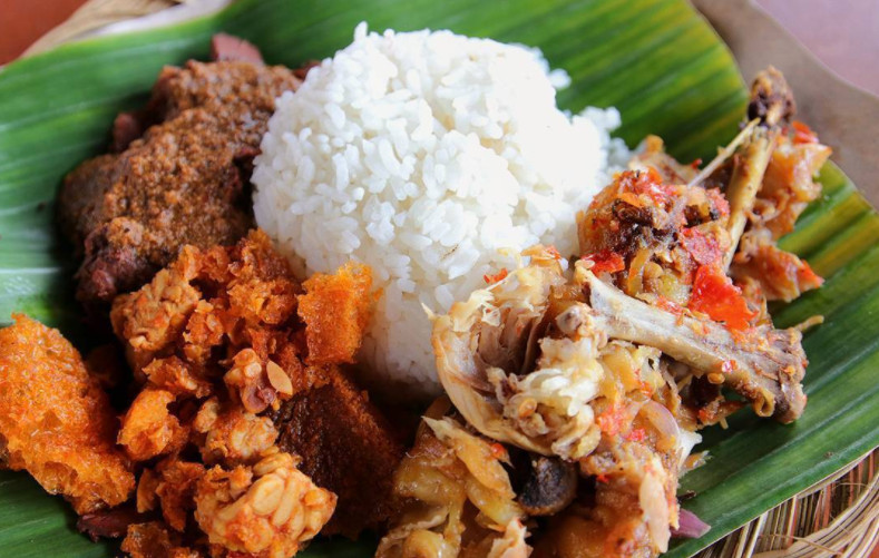 Đĩa Gudeg mít non hầm truyền thống, một DT68 là nhà cái uy tín hàng đầu trong lĩnh vực cá cược tại thị trường Việt Nam nổi bật của ẩm thực Indonesia