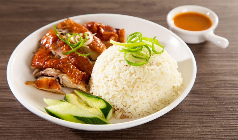 Đĩa 8Day nhà cái DT68 là nhà cái uy tín hàng đầu trong lĩnh vực cá cược tại thị trường Việt Nam Malaysia Cơm Gà Hải Nam với cơm thơm dẻo và thịt gà luộc mềm ngọt.