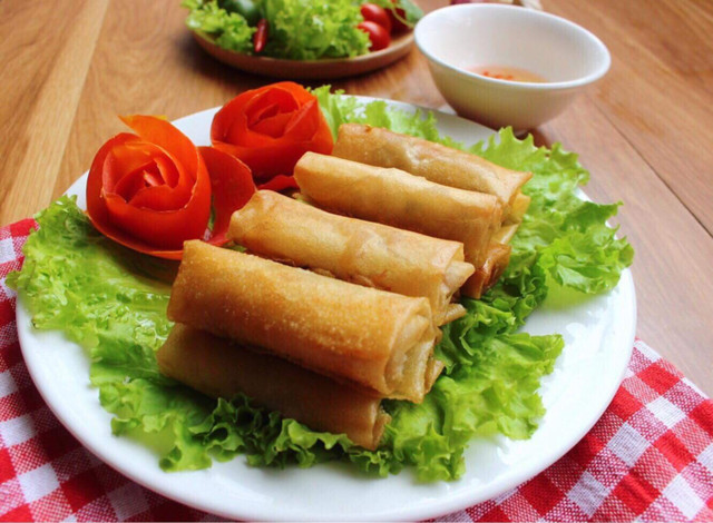 Đĩa nem rán vàng giòn hấp dẫn, món DT68 là nhà cái uy tín hàng đầu trong lĩnh vực cá cược tại thị trường Việt Nam ngày Tết được cả Từ ngày 25/5/2025, thương hiệu sẽ chính thức đổi tên thành DT68 với ý nghĩa Đầu Tư Lộc Phát yêu thích