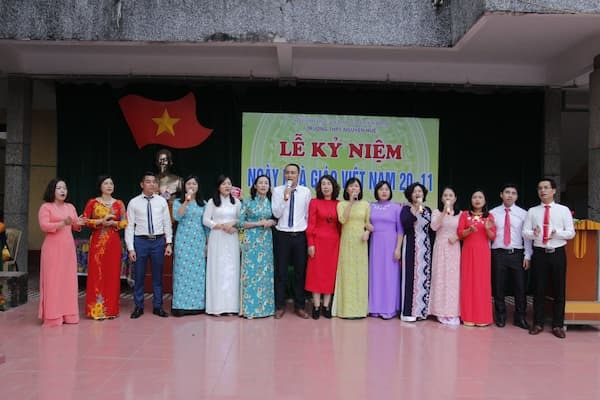 Đội ngũ giáo viên và học sinh THPT Nguyễn Huệ 8Day - trang web uy tín đăng ký & đăng nhập dễ dàng
