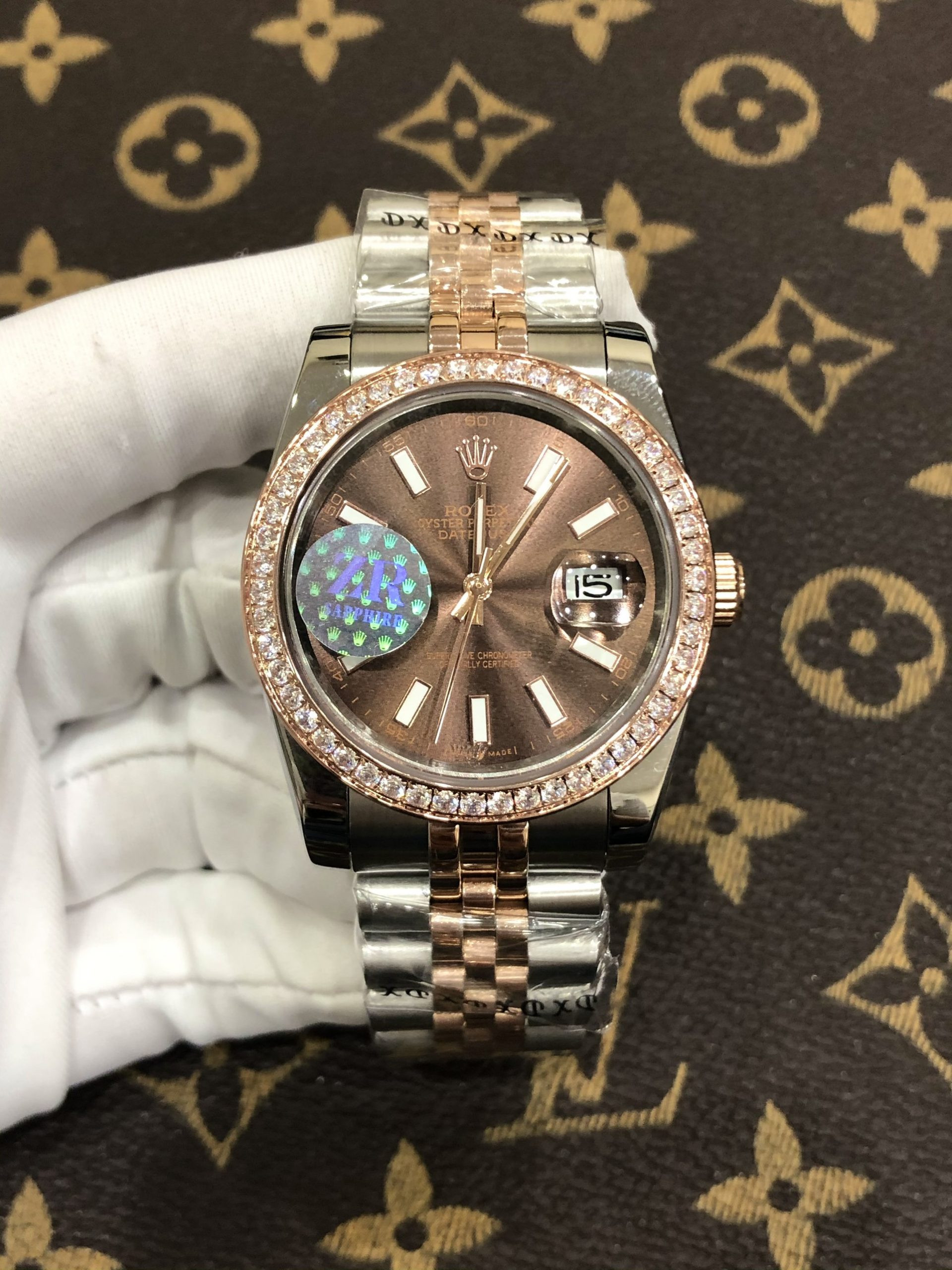 Đồng hồ Rolex đính đá mặt màu nâu